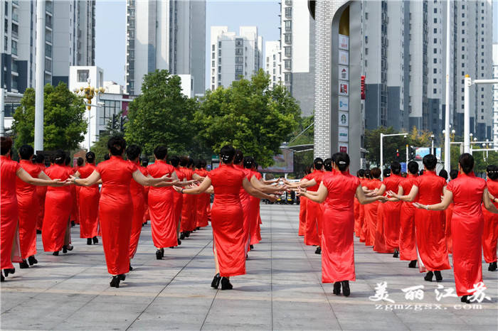 此次參演共帶去三個節目,旗袍走秀《水韻江南》旗袍舞蹈《美人吟》