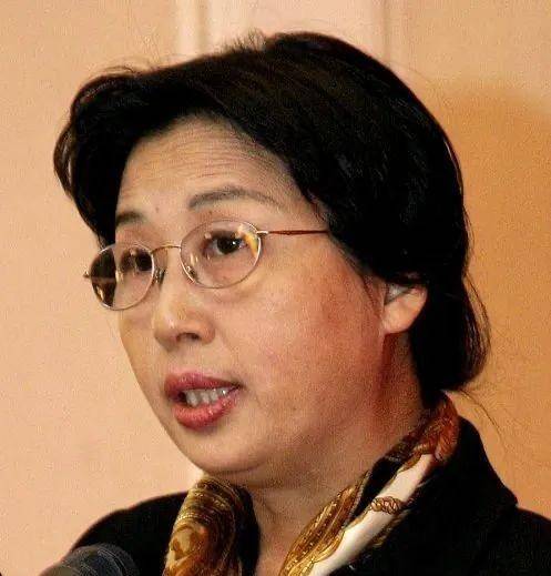 任正非的二婚娇妻:嫁大30岁任正非当后妈,女儿靠她成人生赢家_姚玲