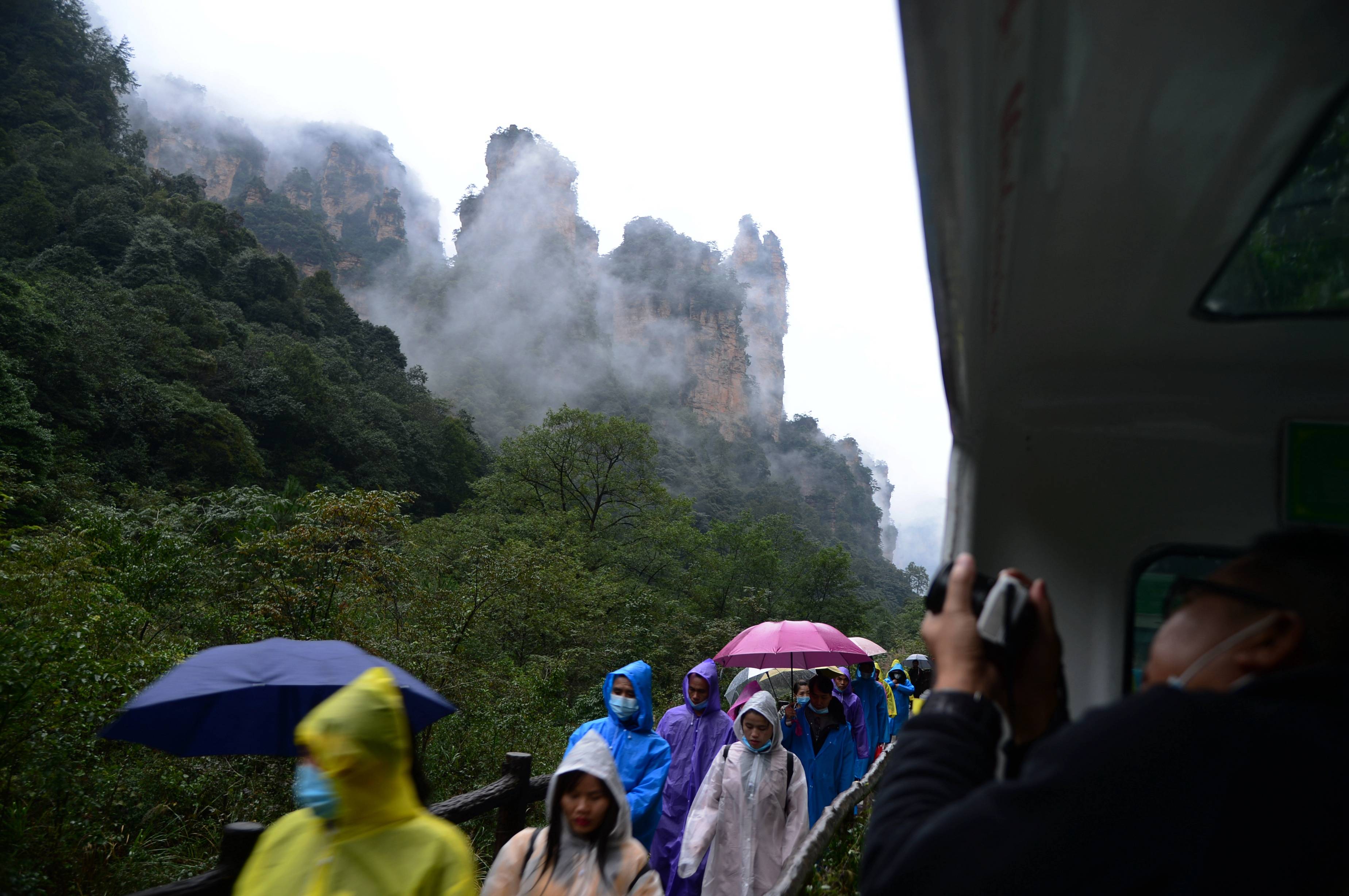 张家界武陵源:"十一"假期雨中仙景醉游人(组图)