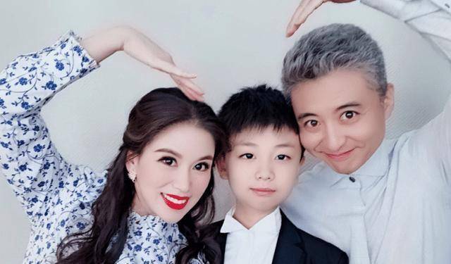 周炜与儿子周高秋阳首次合作相声.