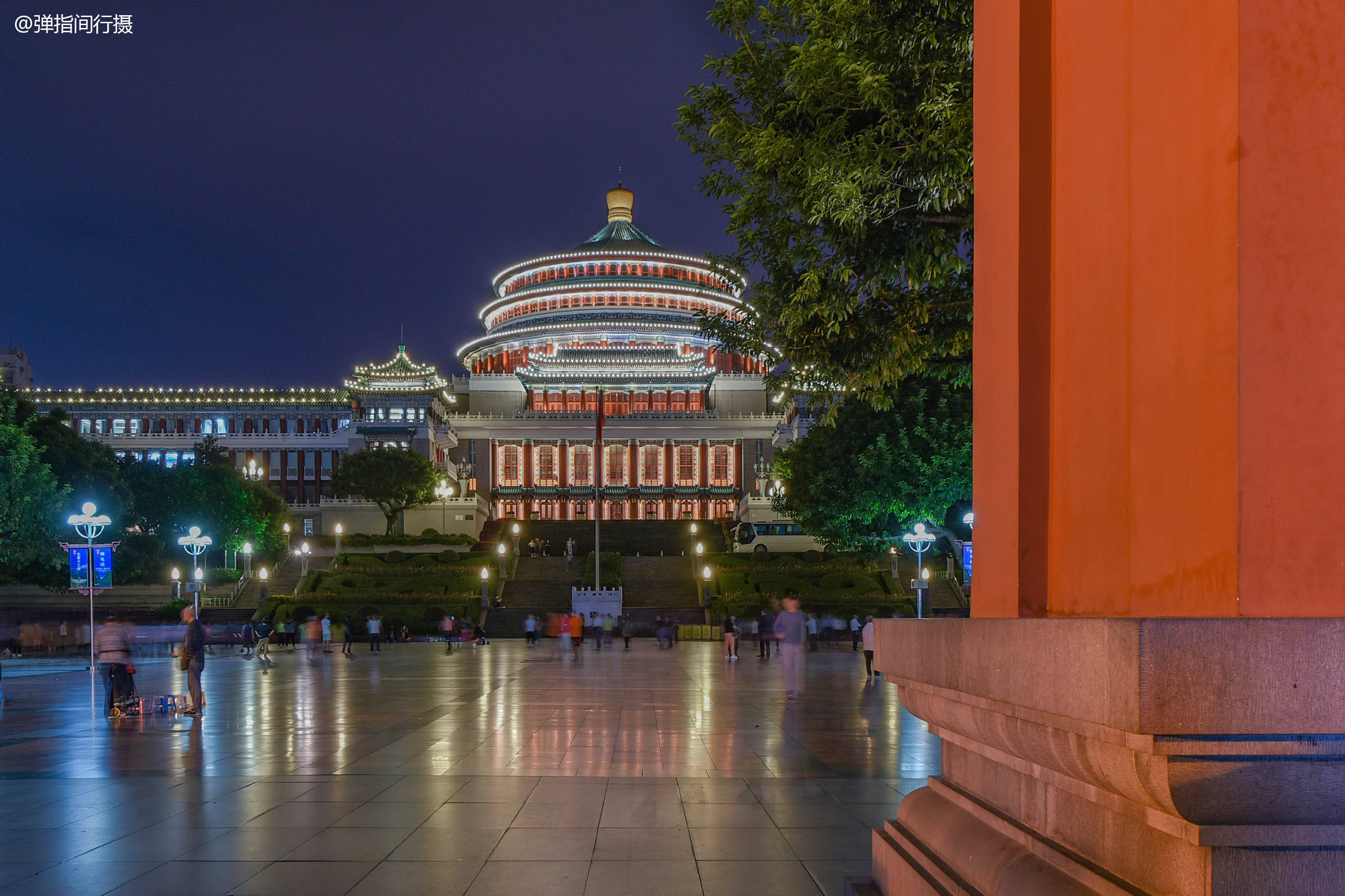 重慶人民大禮堂位於渝中區的上半城,始建於1951年,是重慶最具標誌性的