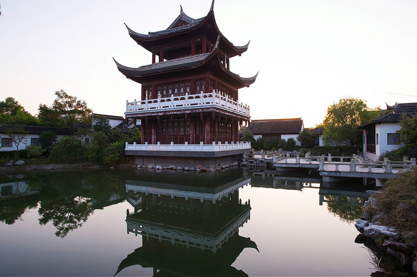 张家港这个镇被誉为江南美凤凰6000多年历史的山歌孕育于此