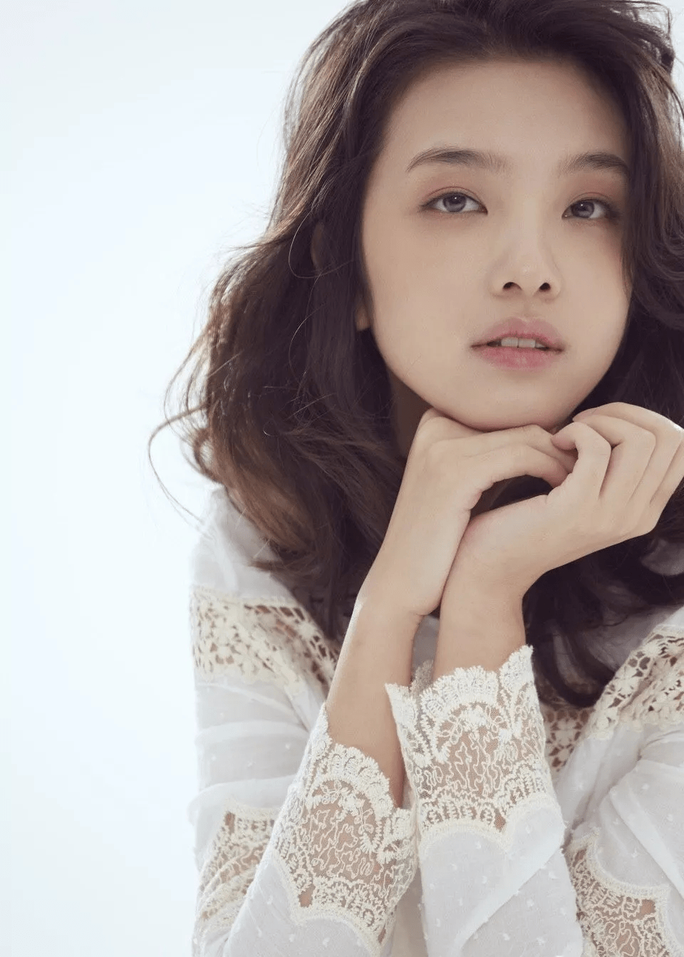 《越过山丘》开播 张杨智子与张俪演绎姐妹情深_手机搜狐网
