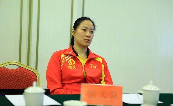 前女排国手邱爱华现状:41岁面容显年轻,如今仍为女排做贡献!