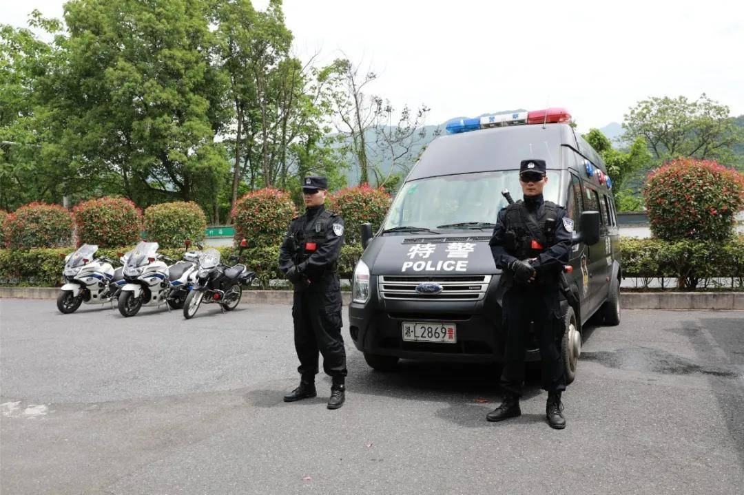 资兴"警察蓝"守护"国旗红" 用忠诚描绘平安画卷!