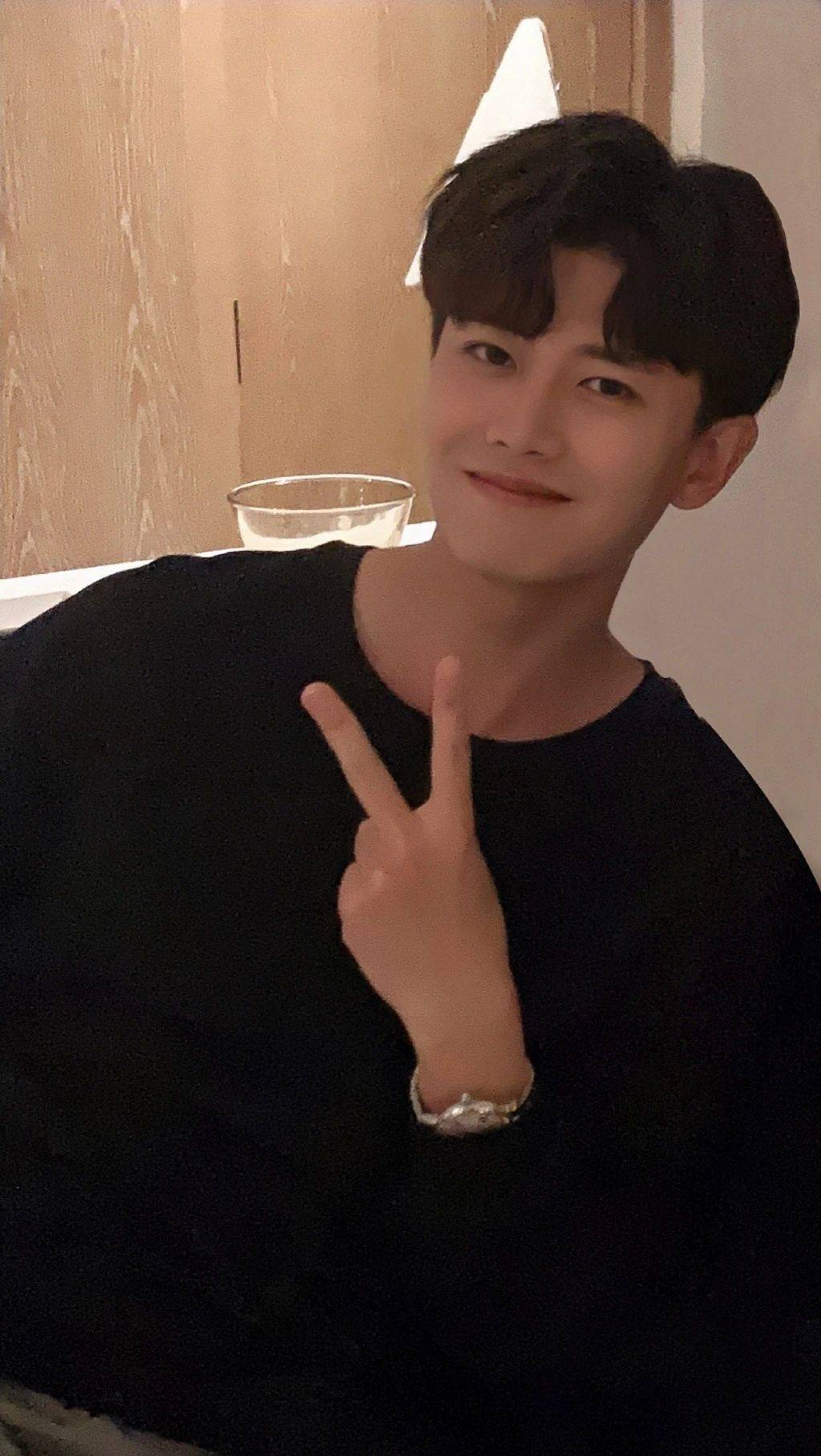 任嘉伦壁纸第45期嘉伦哥哥大胆追梦嘉人永远在您身后