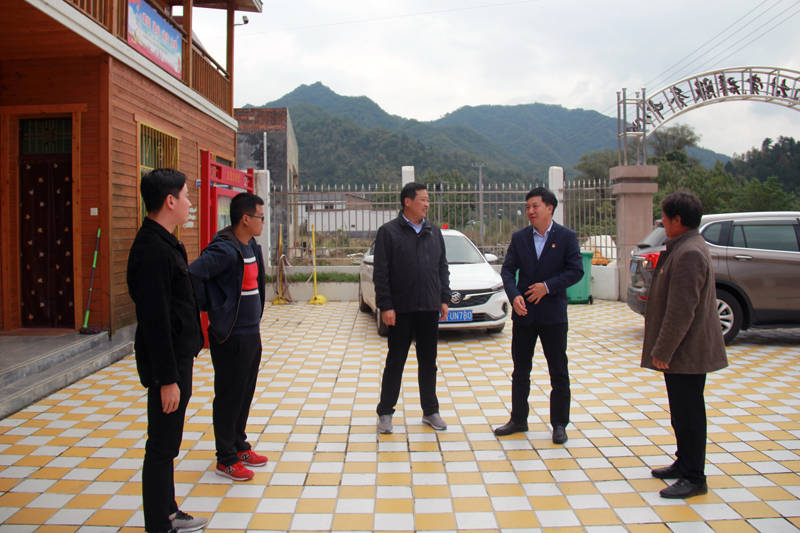 卢氏县副县长卫振平到瓦窑沟乡调研指导工作