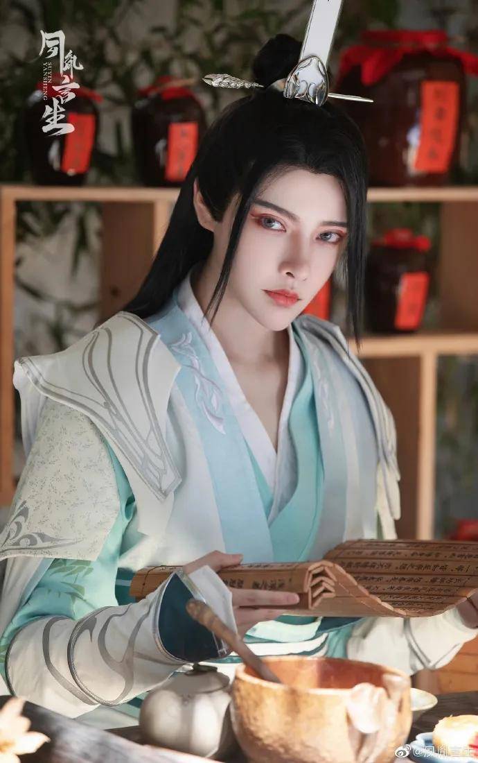 绝美颜值,《穿书自救指南》沈清秋cos,第一眼就被惊艳到