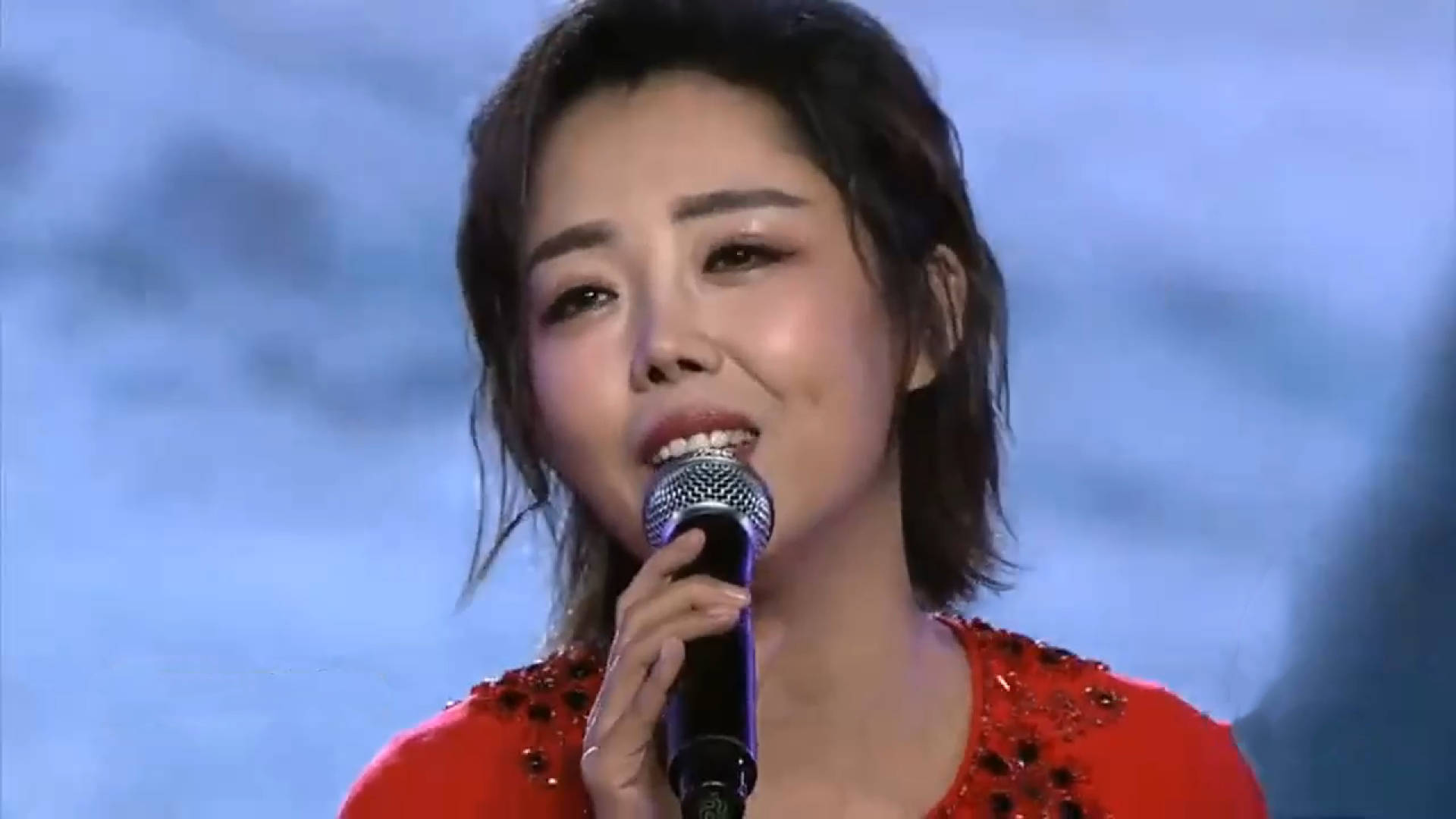 青年歌唱家李菲菲受邀出席第七届丝绸之路国际电影节,献唱《i believe