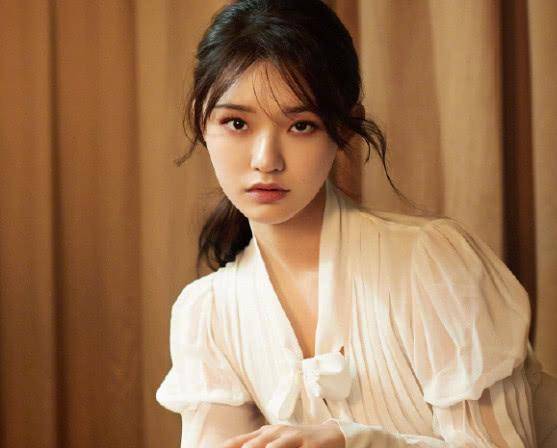 林允出道前照片,与现在简直判若两人,变化真大