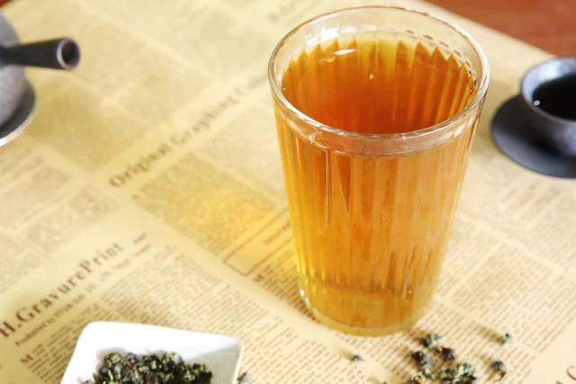 益禾堂幽兰四季春感觉有点类似于普洱茶喝起来有一股苦味