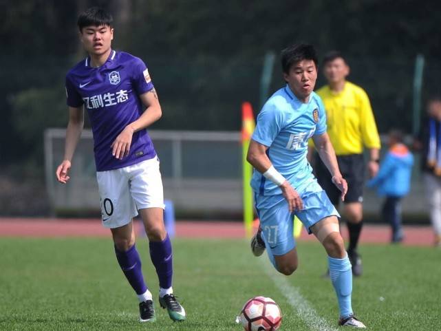 为了打动杨家威,苏宁拿出了足够的诚意,除了给杨家威所在的上海申鑫