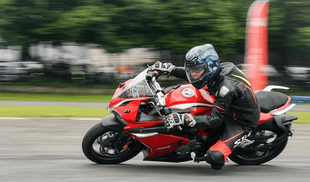 又一良心跨骑8年只换轮胎14马力180cc12万你会买吗