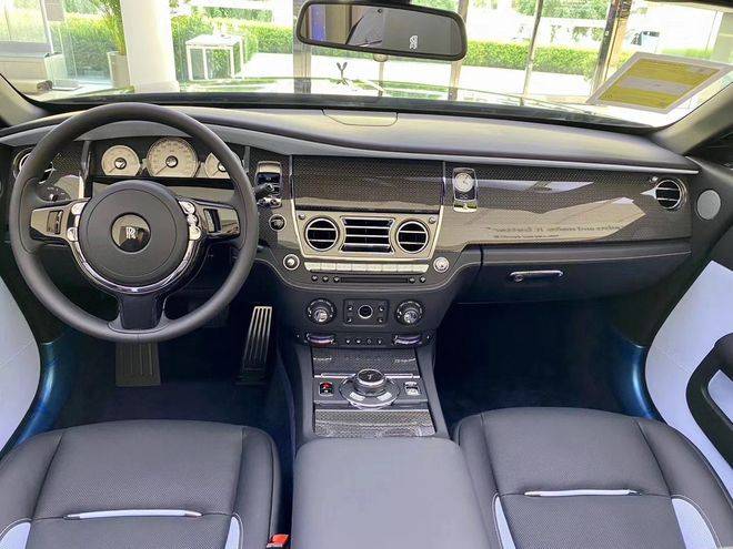 劳斯莱斯曜影敞篷版轿跑激情特降时尚驾驭