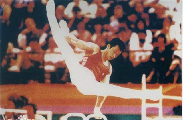 童非还创造了一种高难度的体操动作,这一动作对运动员两臂的力量和对