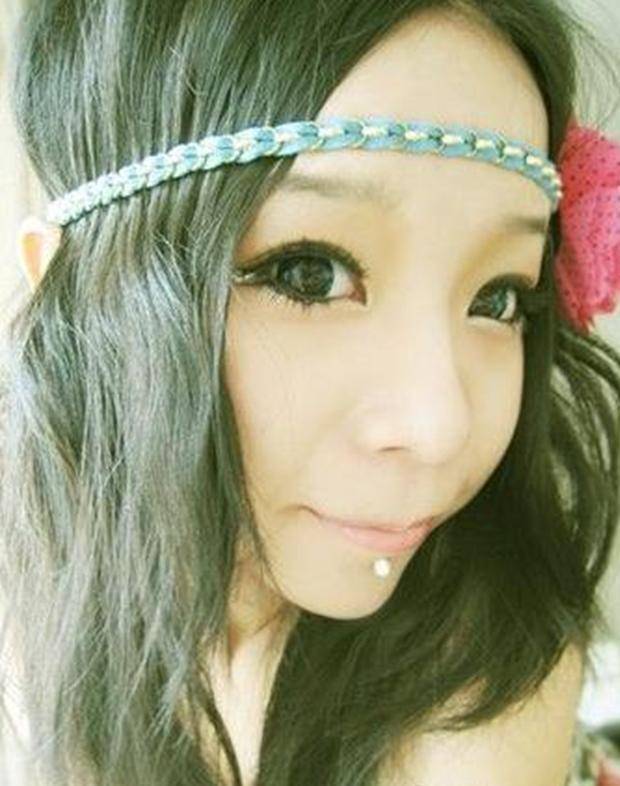 湖南艺人裸死酒店,口含"呕吐物"腿有淤青,男友:她是自愿的_王妤涵