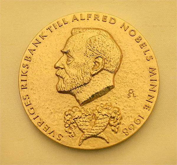 2020年诺贝尔经济学奖拍卖出来的新贵