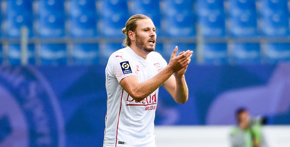 欢呼解析法甲赛事尼姆vs巴黎圣日尔曼