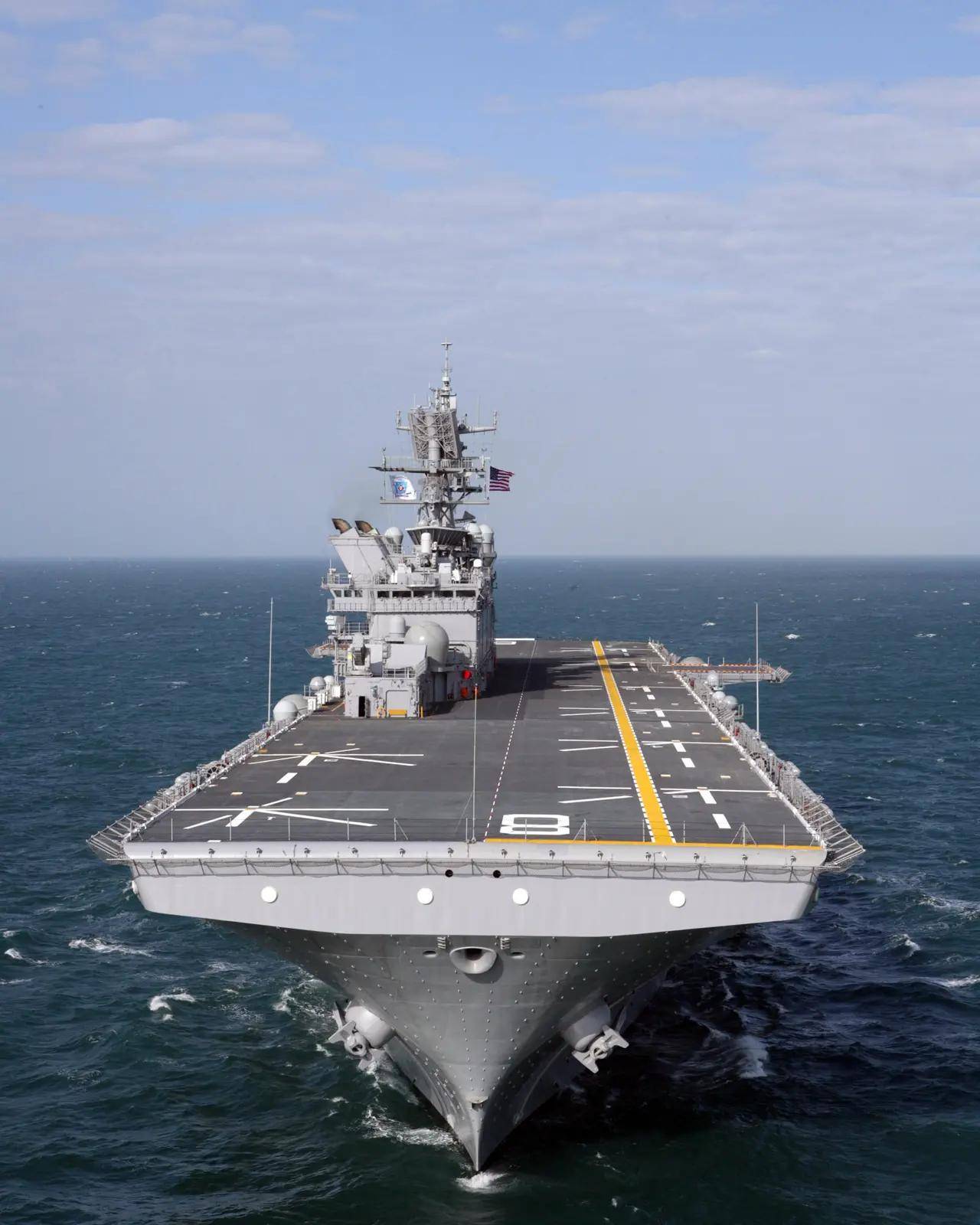 075型两栖攻击舰"方头"难看?看清两个问题,心中就"不方"了_手机搜狐网