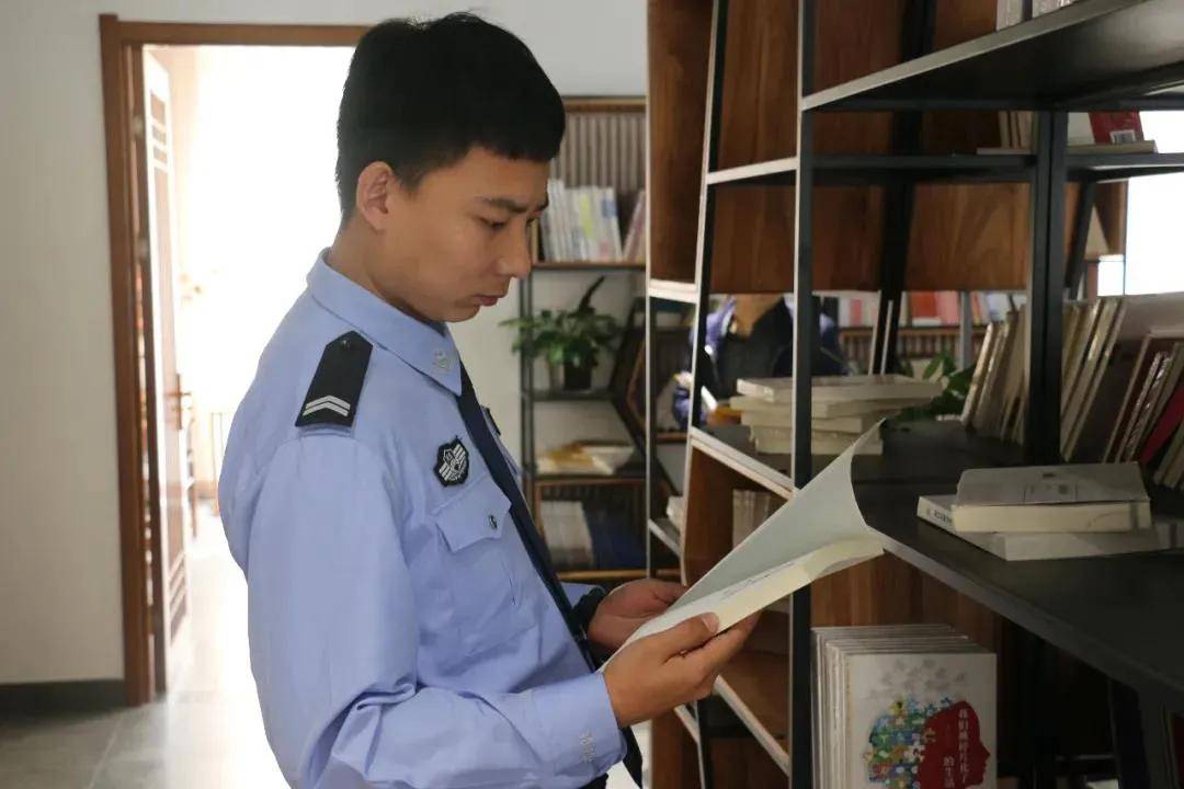 雄县公安局第一党支部举办书香警营文化教警读书分享会