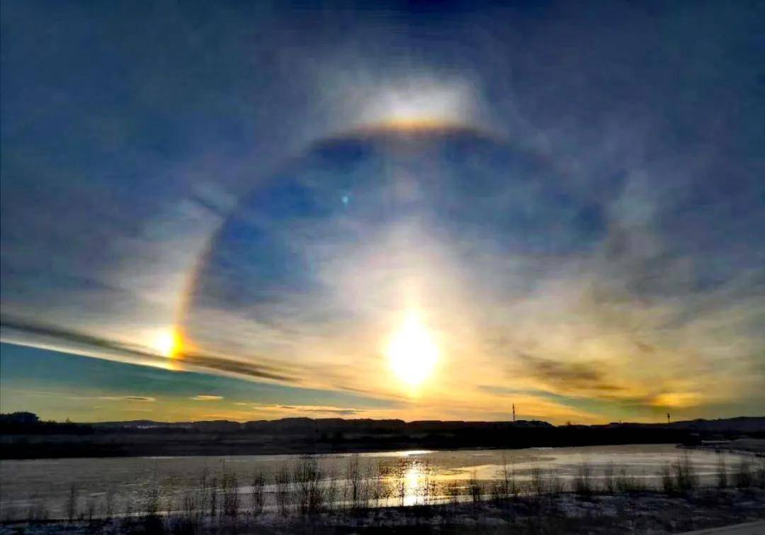 【魅力漠河】好美!神州北极漠河惊现日晕和"环天顶弧"奇观