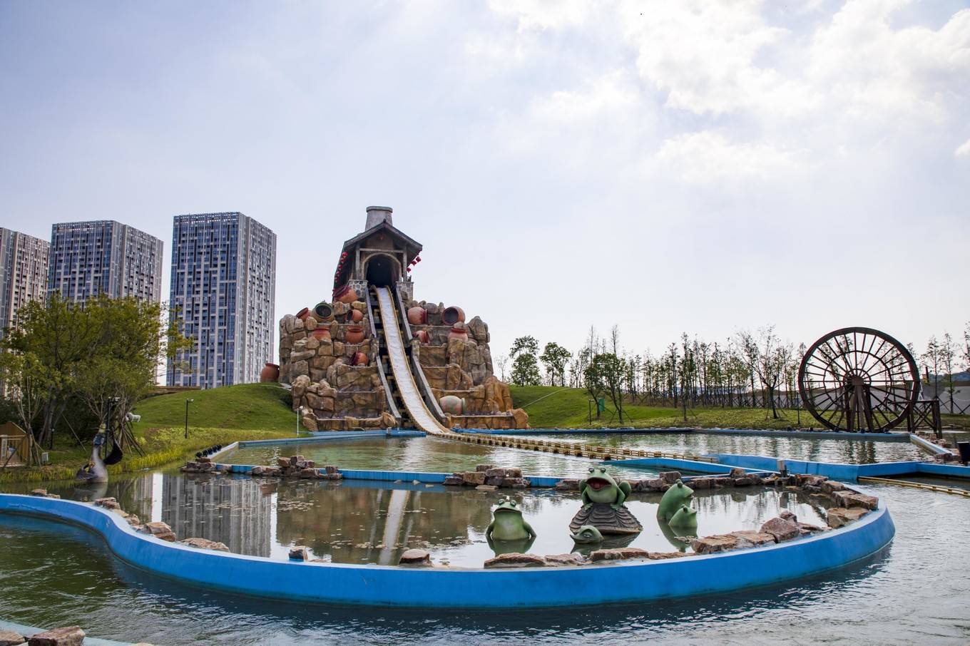 无锡融创乐园江南园林的设计风格与大型游乐场完美结合