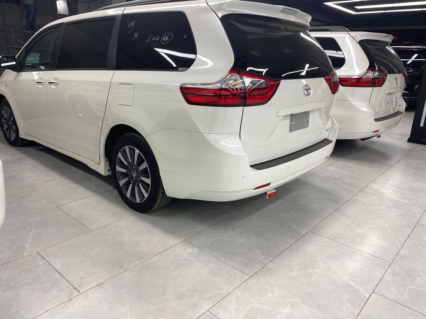 20新款丰田塞纳四驱顶配 功能齐全手续正规