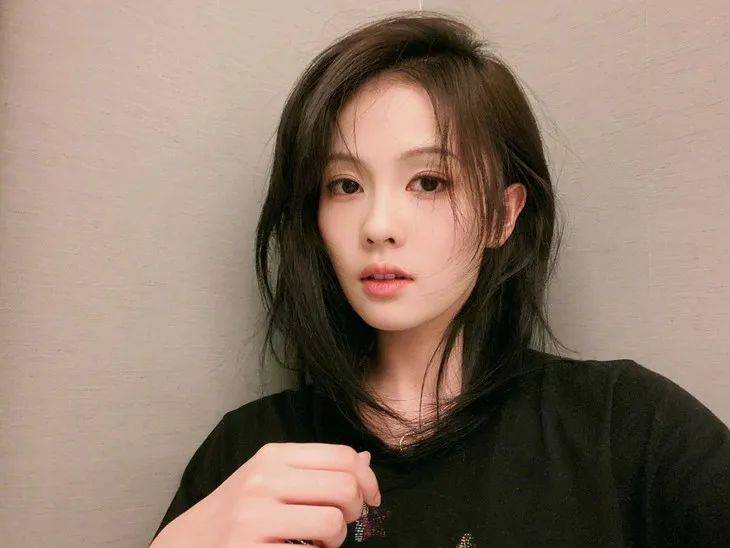 吻戏这么辣的《半是蜜糖半是伤》,花妆也很正常._乔娜