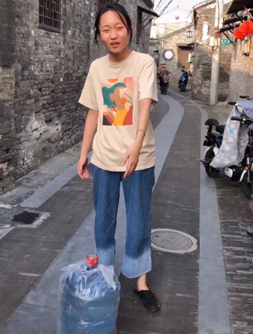 网红"贝勒爷"真实身份曝光,坐拥千万粉丝,邋遢接地气都是假象_手机