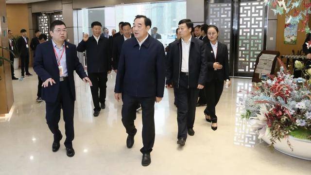 徐州市委书记周铁根,市委常委,秘书长王强,市委常委,组织部长季培