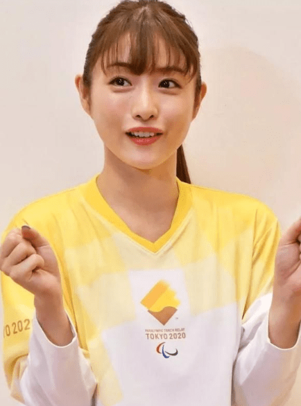 原创石原里美穿奥运服装亮相瘦小的身材穿上宽大队服尽显少女感