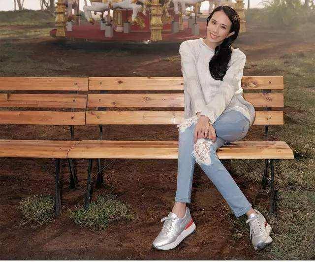 50岁莫文蔚身材好绝,穿开衩透视连衣裙性感惊艳,167长腿超吸睛_设计