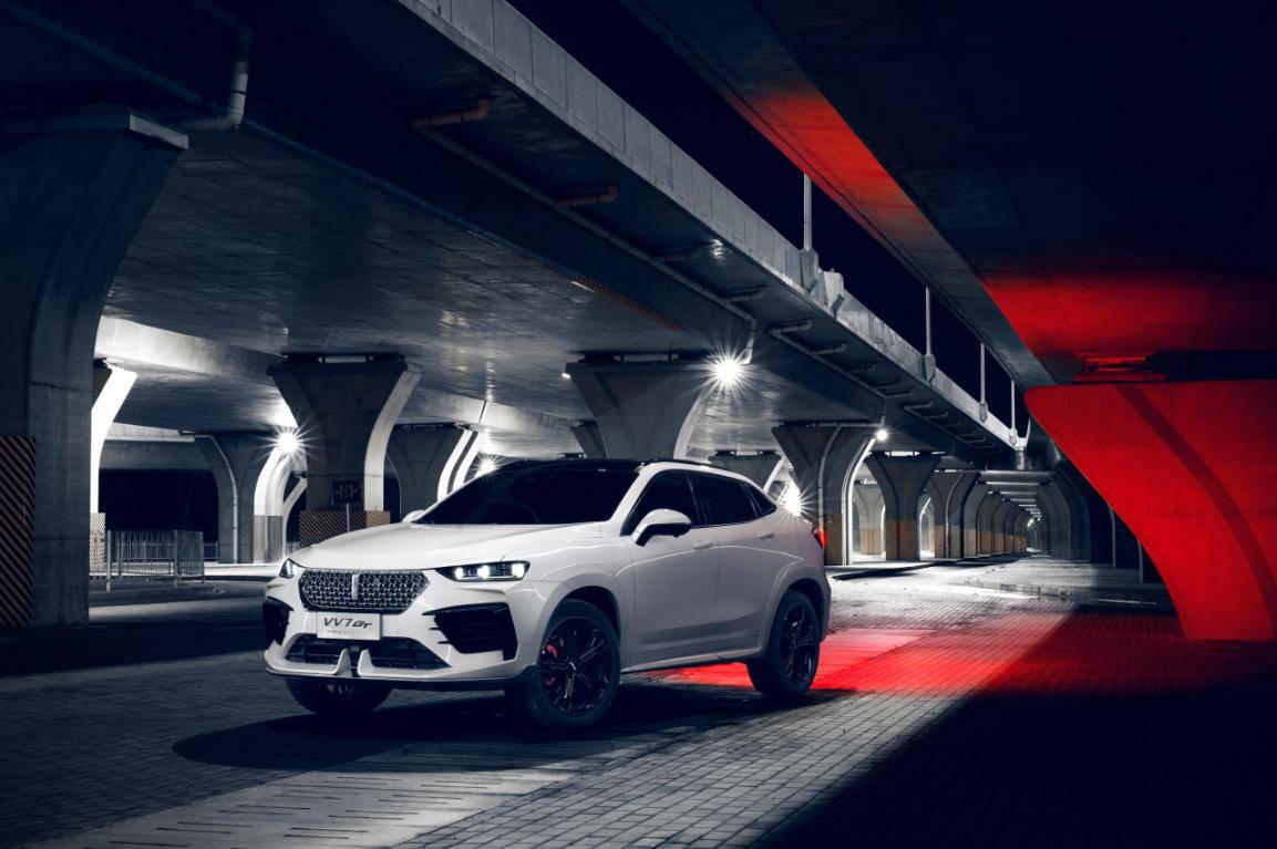 李治廷亲自交车weyvv7gt巴博斯开上绿色地狱搞事情