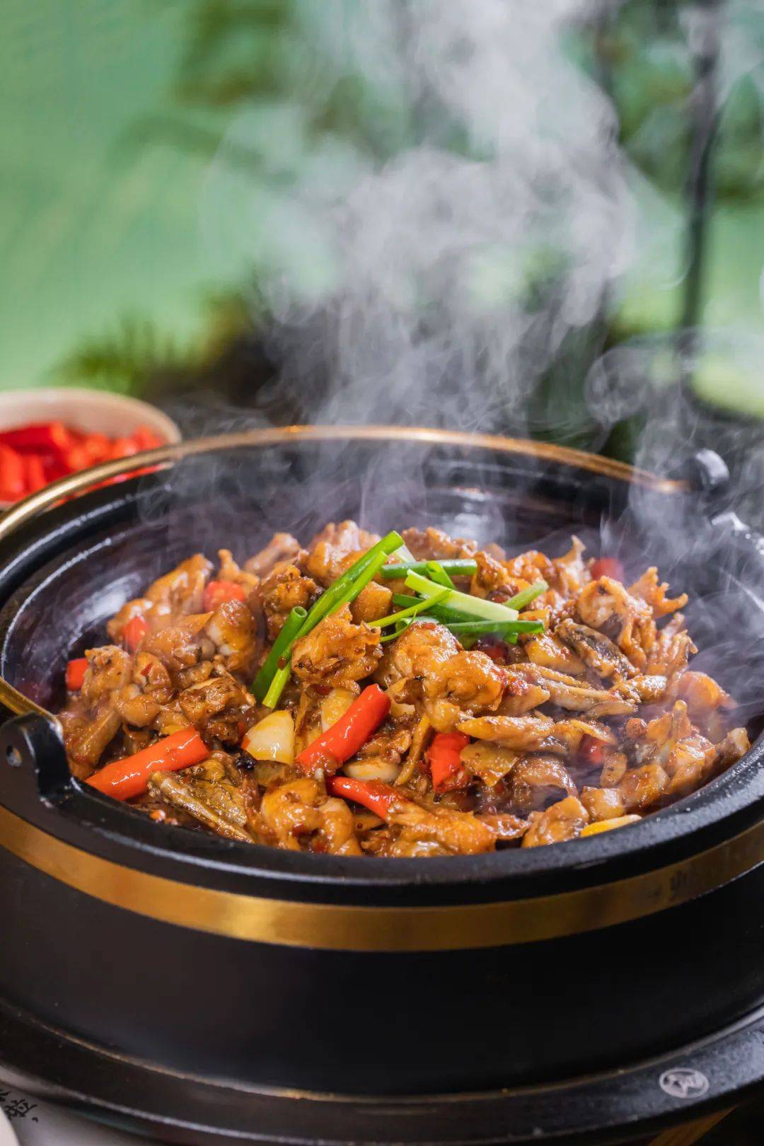 「沸腾石锅牛蛙」,5.8折来吃