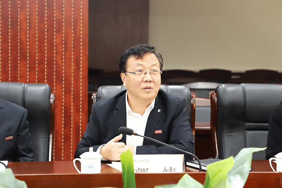 党委副书记,副校长郭炜介绍学校情况陕西省人民对外友好协会专职副