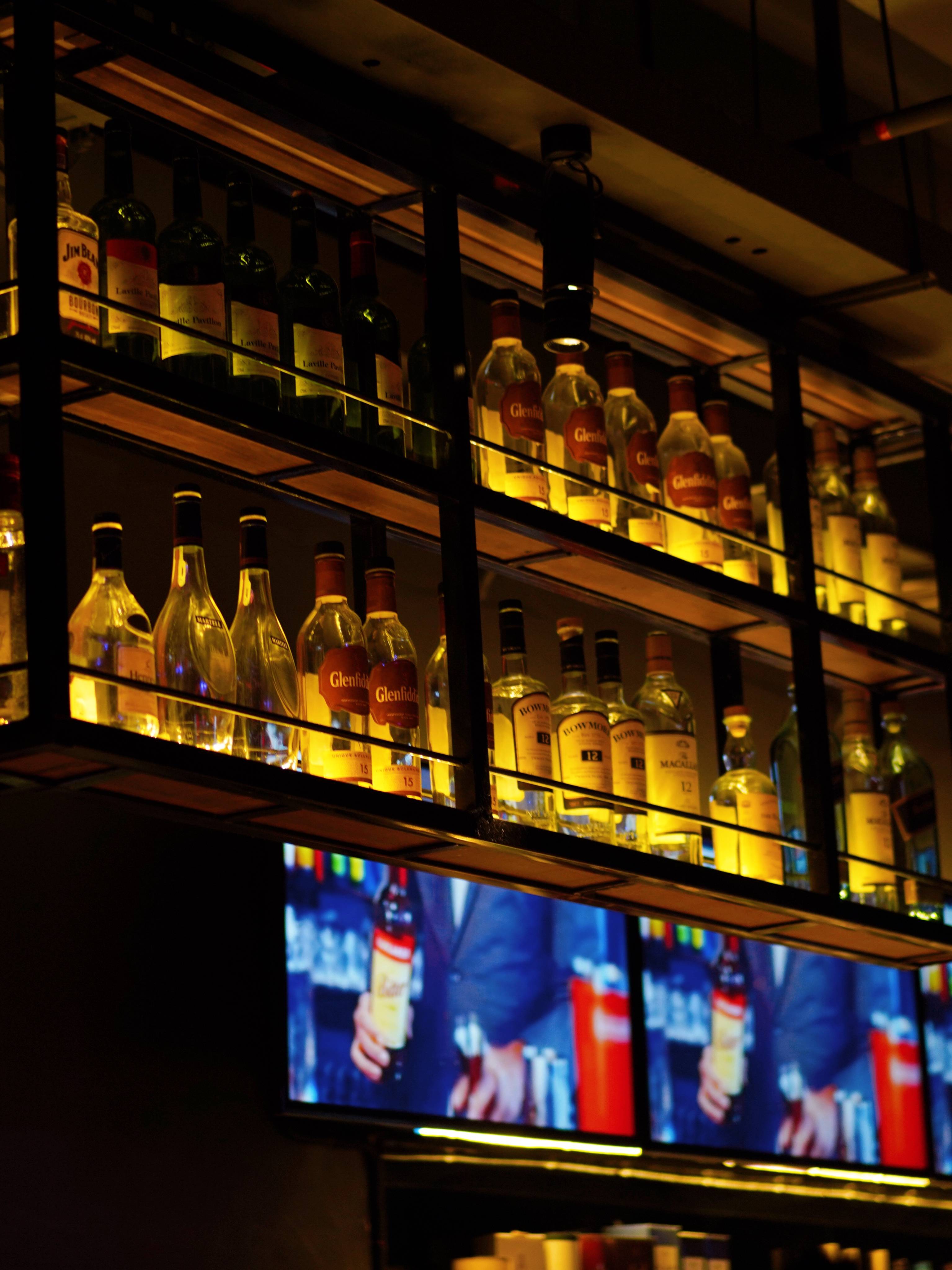 曼妙的夜生活举杯畅饮微醺治愈超强音浪穿透耳膜的音乐酒吧敬这一刻