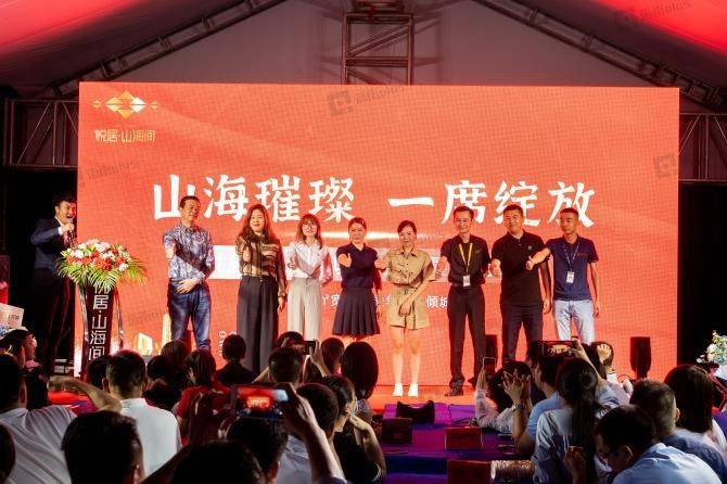 一席绽放"三亚的风雨挡不住大家的热情,在活动现场,不仅有舞狮点睛