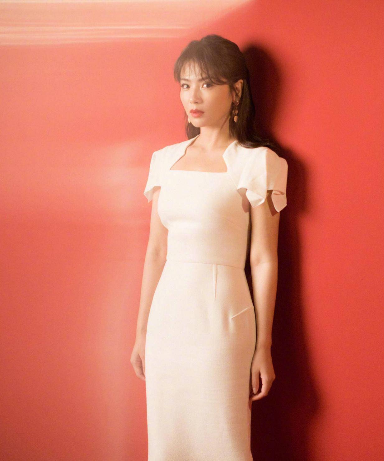 原创被刘涛惊艳到了穿暗夜星河长裙塑造高雅女神知性优雅魅力十足