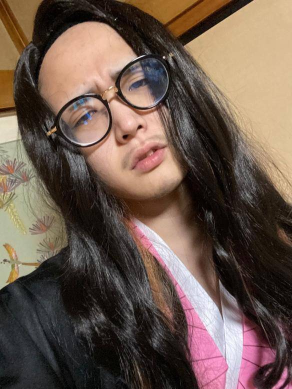 大叔想cos祢豆子被说辣眼睛为证明自己他拿出了女装照