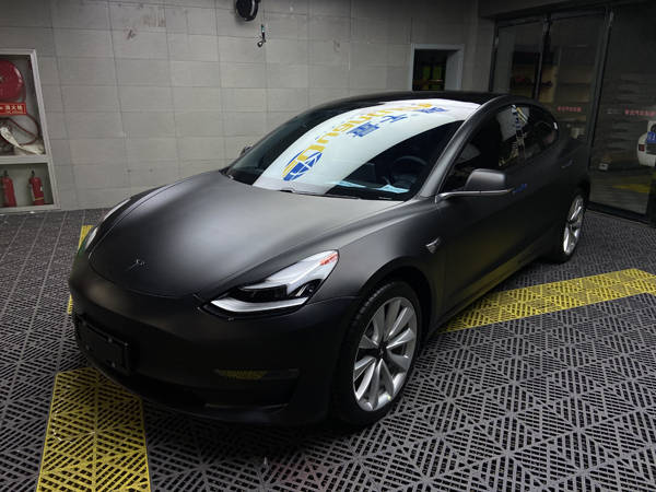 特斯拉改色黑武士,完美凸显车主男神霸气和神秘感