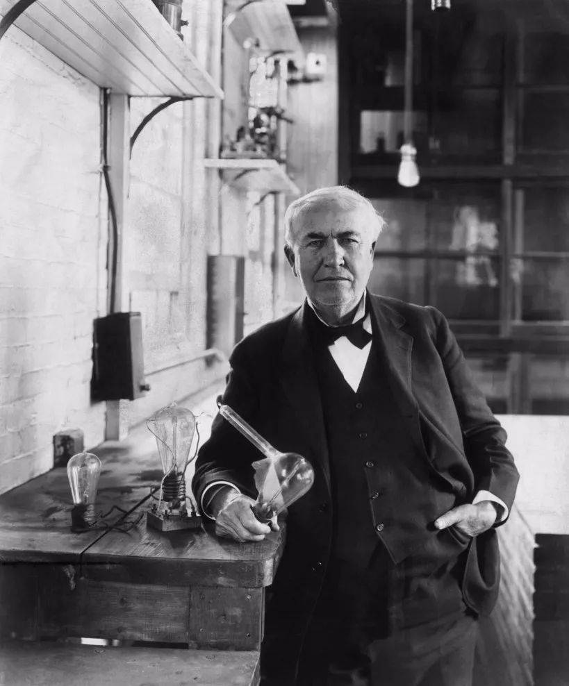 历史上的今天——1879年10月21日,美国科学家爱迪生发明了电灯