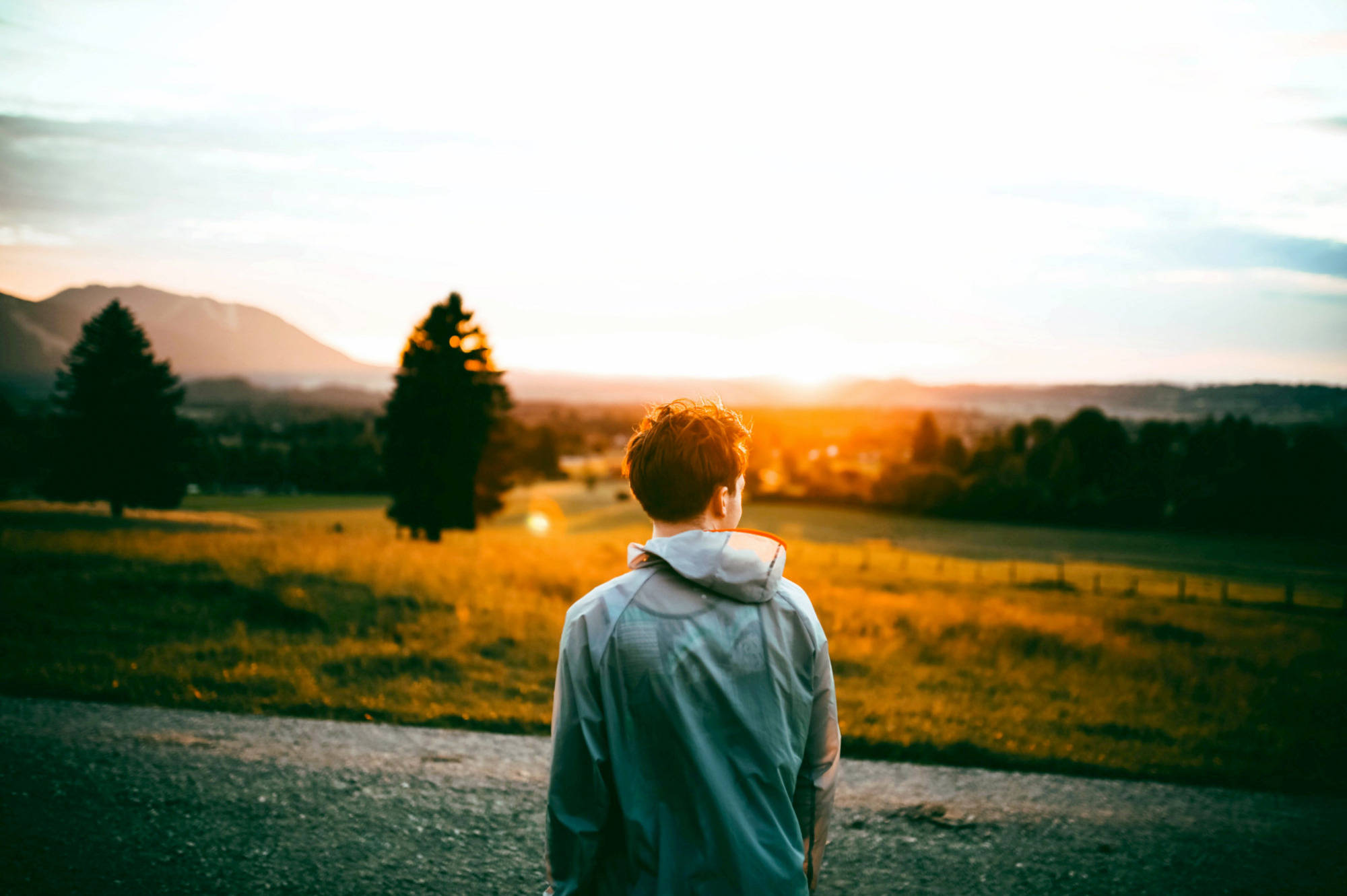 原创一个人只有依靠自己独立行走才能变得越来越强大