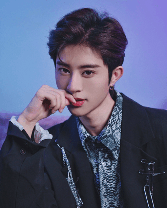 一个月暴涨百万粉丝这位叫月狸li的小奶狗网红究竟是谁