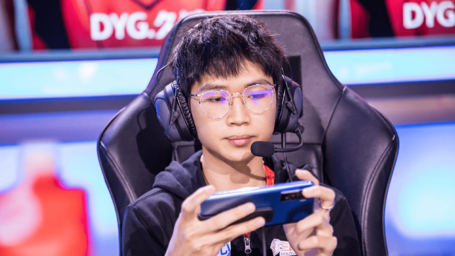 第五周最佳选手依旧是一诺最佳阵容vg竟然占两位