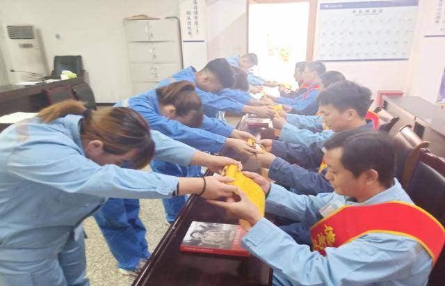 师徒传帮带青工乐成长