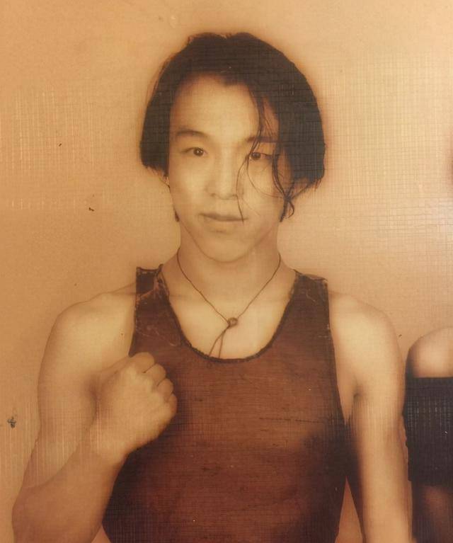 原创"低配脸"毁歌手前途,如今成百亿影帝被捧上天,黄渤你该醒醒了