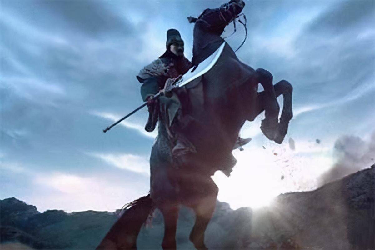 原创黄忠为蜀汉建国立下战功,关羽为何看不上黄忠?因为黄忠年纪大吗