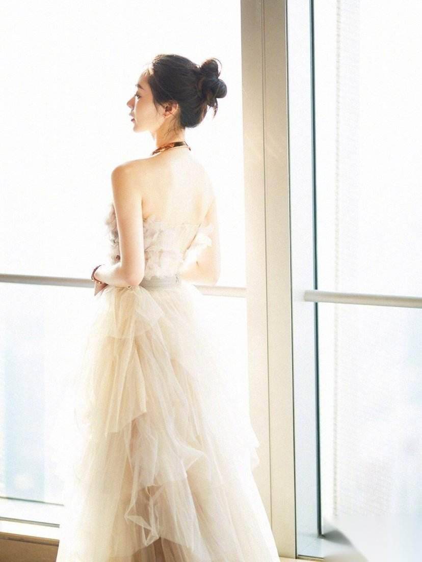 虽然一直不温不火但宋轶却一直乘风破浪努力绽放自己