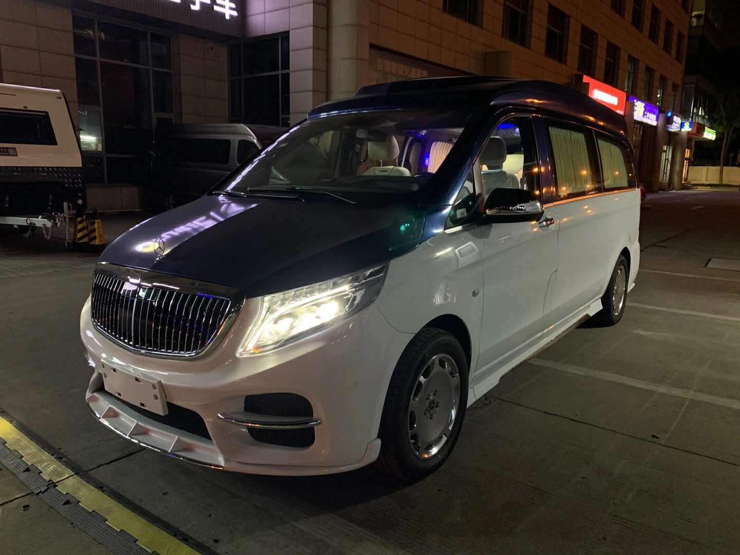 2020年新款威霆双开门外观两色匹配私人定制外观新颖