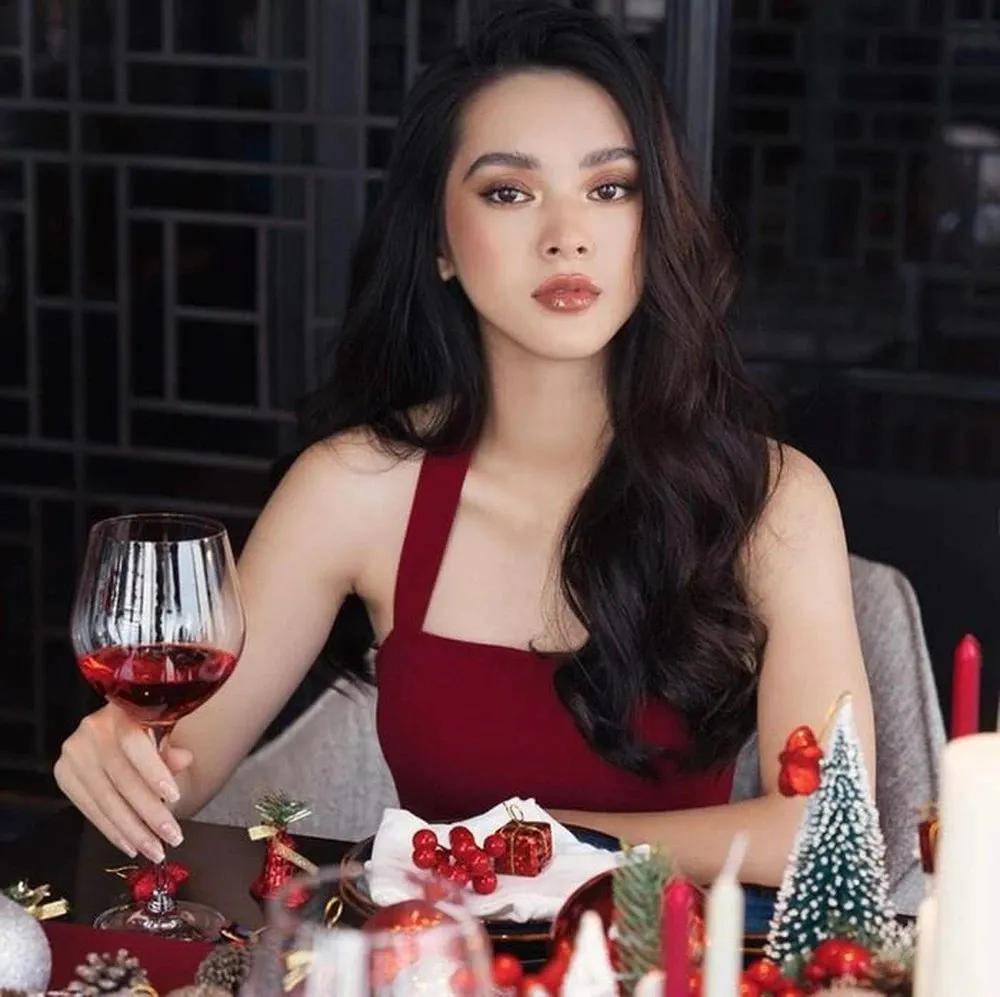 这种异域风情的人间水蜜桃,绝对是氪金玩家才配的上的人间极品!